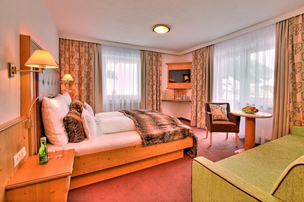 Hotel Garni Urezza Ischgl Zimmer foto