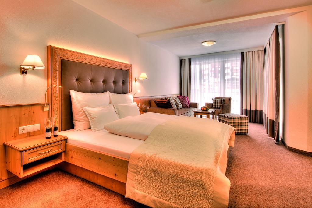 Hotel Garni Urezza Ischgl Zimmer foto